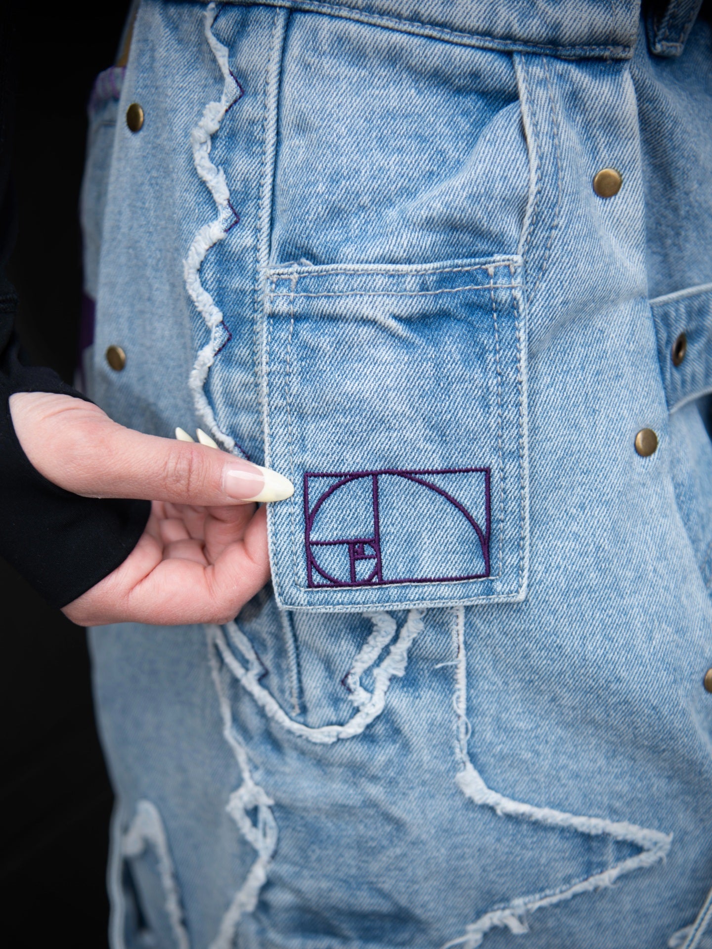 "ADVENTURES" Jeans
