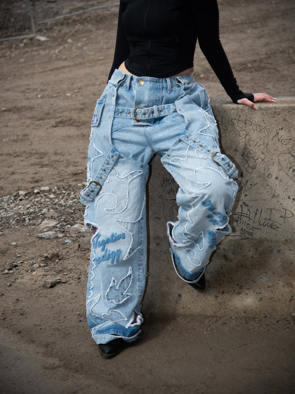 "ADVENTURES" Jeans