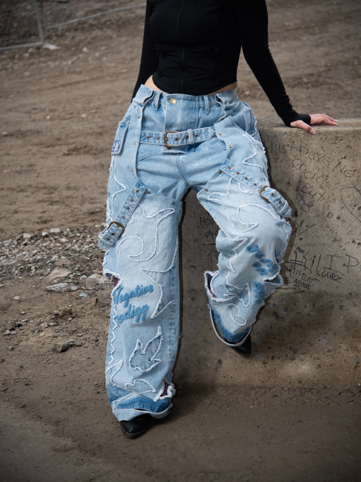 "ADVENTURES" Jeans
