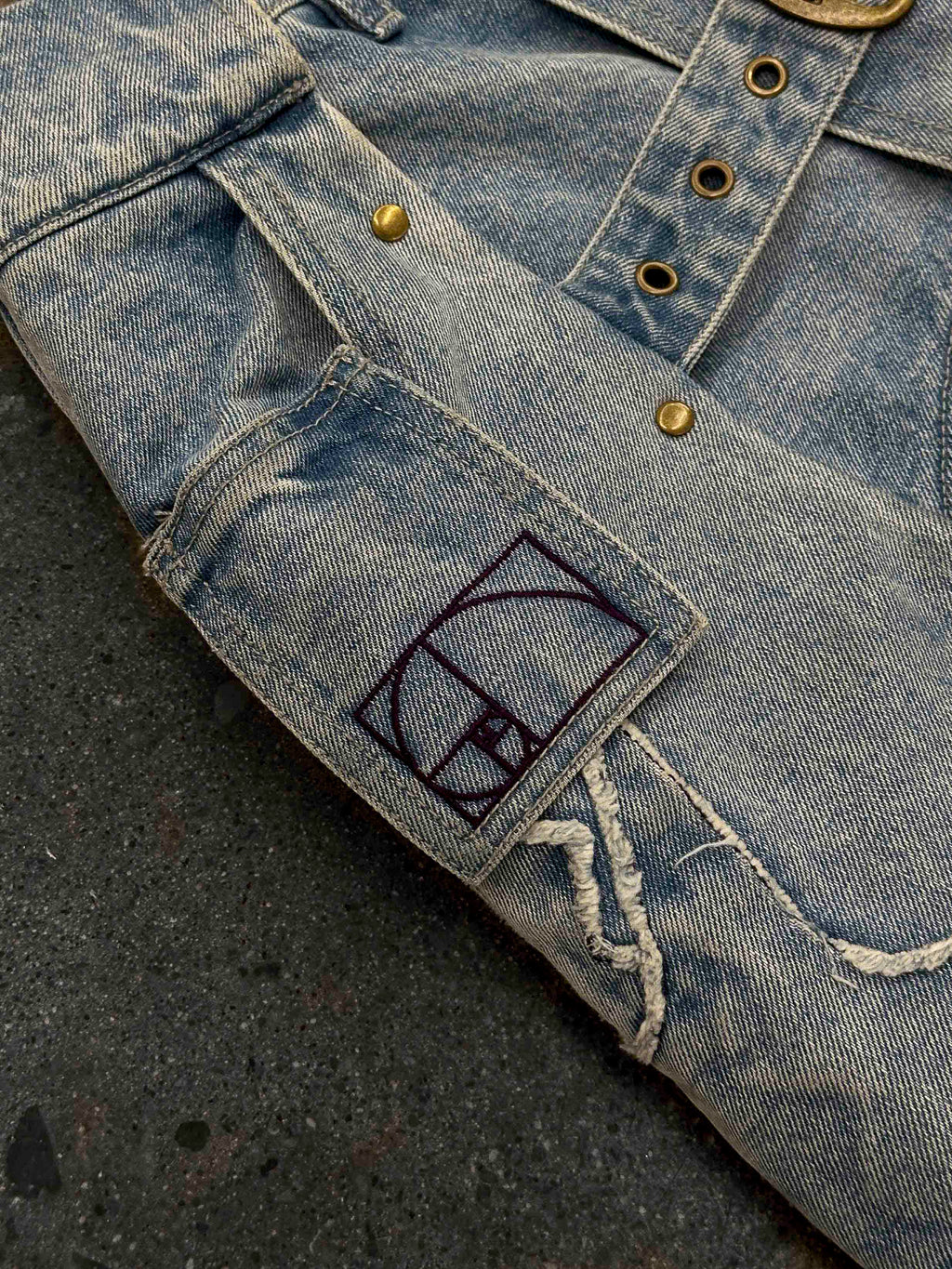 "ADVENTURES" Jeans