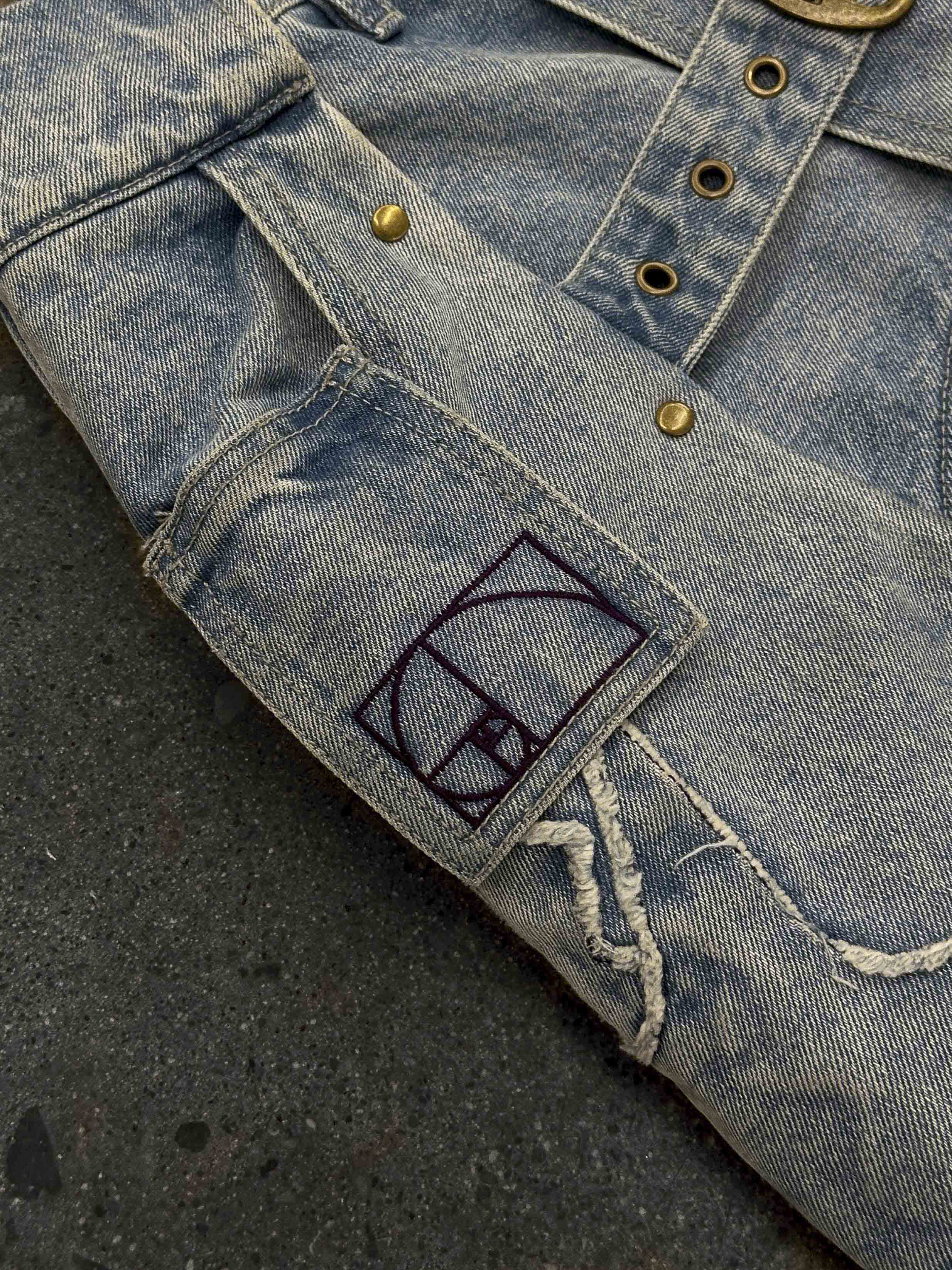 "ADVENTURES" Jeans
