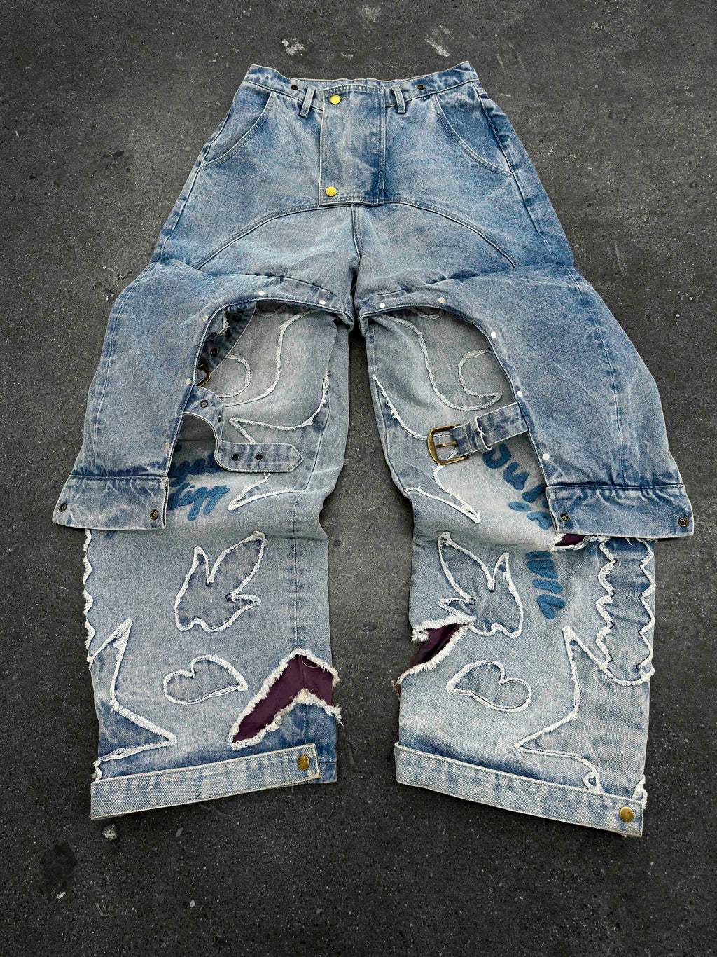 "ADVENTURES" Jeans