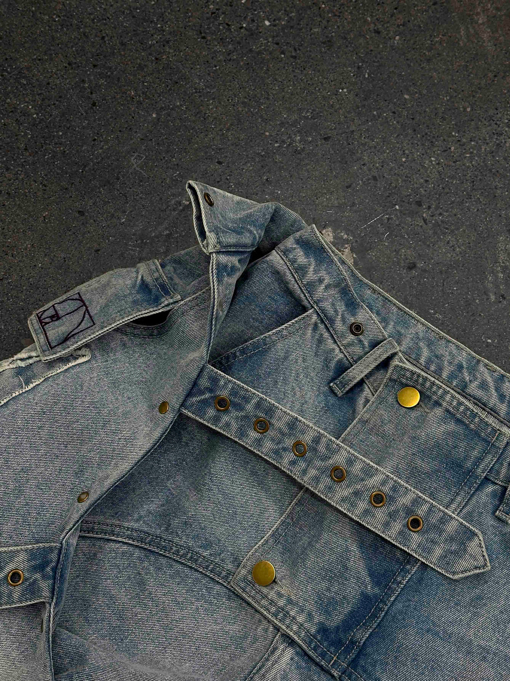 "ADVENTURES" Jeans