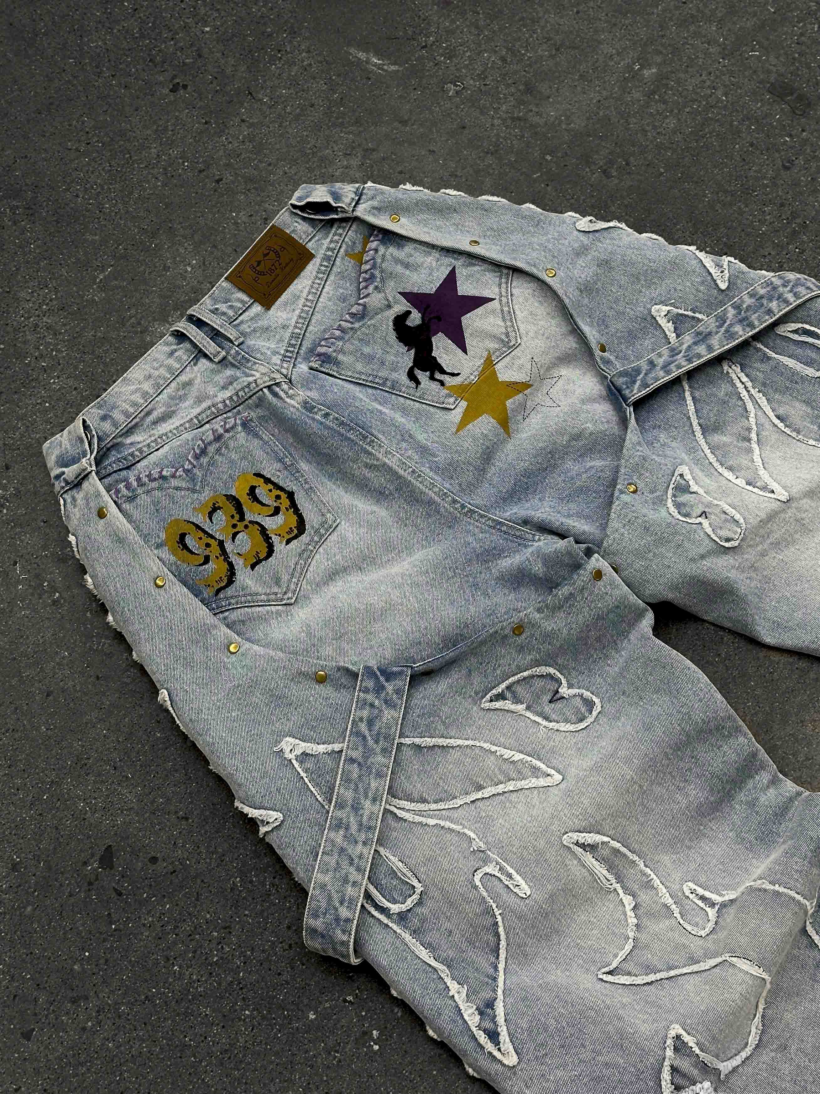 "ADVENTURES" Jeans
