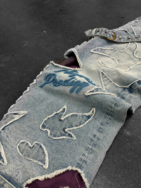 "ADVENTURES" Jeans